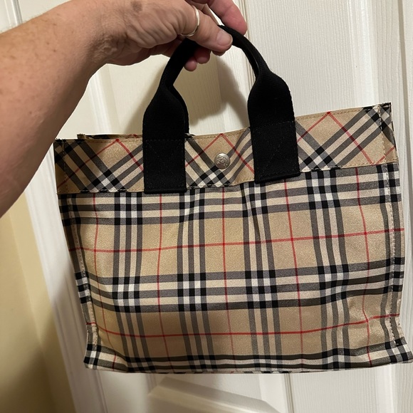 SMALL BURBERRY TOTE “👜 READ DESCRIPTION “ - Picture 5 of 15
